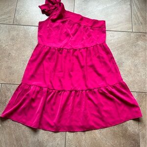 One shoulder pink dress